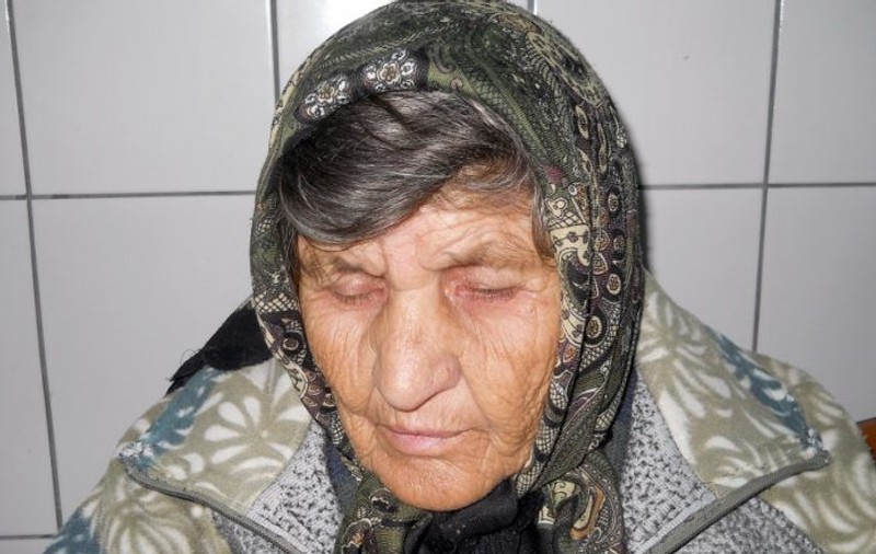 Bătrână oarbă, violată de concubinul fiicei în Câmpia Turzii. Bărbatul s-a sinucis în timp ce iubita suna la Poliție
