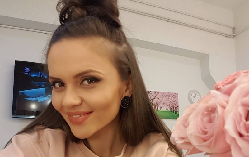 Soția lui Mădălin Ionescu și Gabriela Cristea au ieșit în oraș. Micuța Victoria le-a însoțit