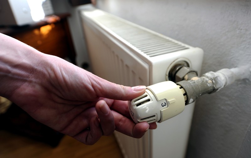 Ce se întâmplă în organism la temperaturi sub 18 grade Celsius. Sfaturi pentru cei care fac economie la căldură 