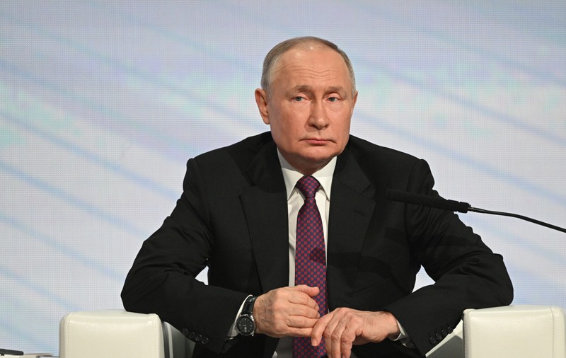 Vladimir Putin vrea un președinte american care să fie „mai constructiv”, afirmă Kremlinul, acuzând SUA că orchestrează „un război hibrid” împotriva Rusiei