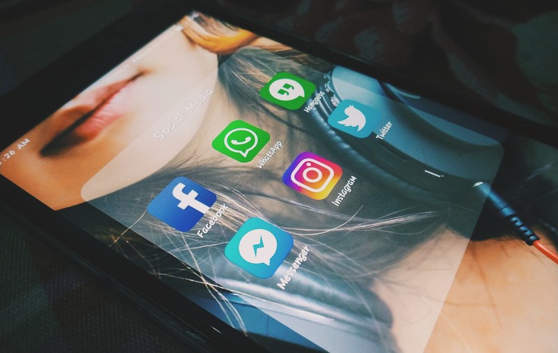 Facebook scanează tot ce trimiți pe Messenger