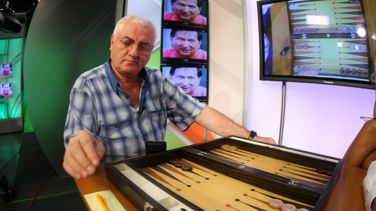 Cine sunt cei mai cunoscuți jucători de table din fotbalul românesc. ”N-am știut că e așa nebun, mi-a spart cutia în cap!” 1.000.000 de euro linia, 2.000.000 - matul