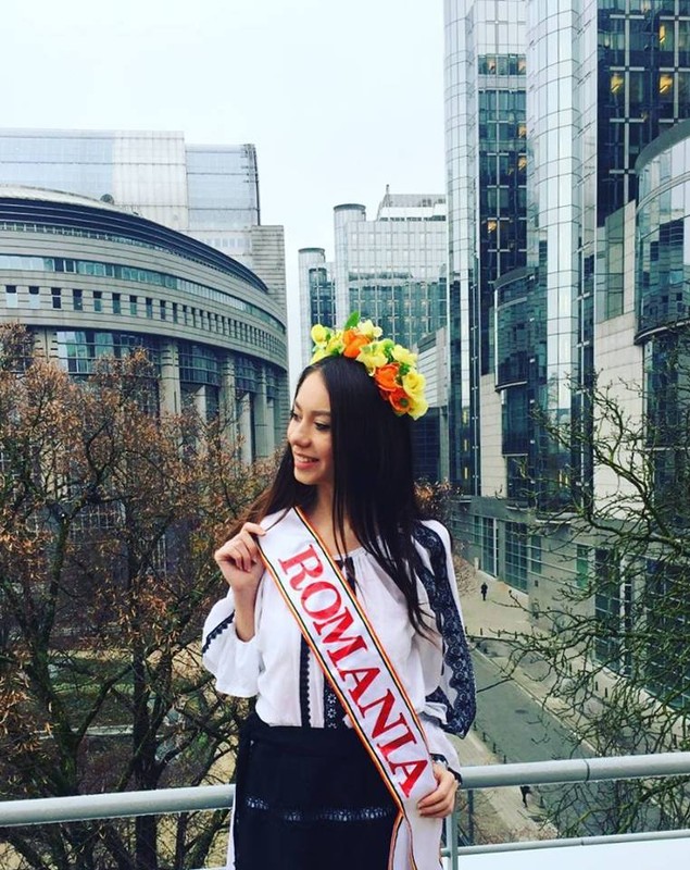 FOTO| Coralia Daciu, Miss Friendship la un concurs în China. A defilat în costumul popular al bunicii, iar în liceu a fost voluntar la Salvaţi Copiii