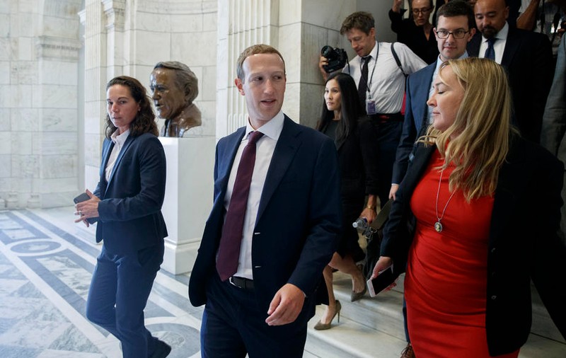 Un senator american i-a cerut lui Mark Zuckerberg să vândă WhatsApp și Instagram. Cum a reacționat CEO Facebook