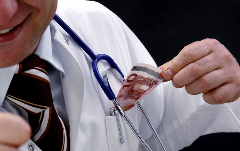 Ministrul Sănătăţii vrea să limiteze şpaga din spitale. Care este planul Sorinei Pintea