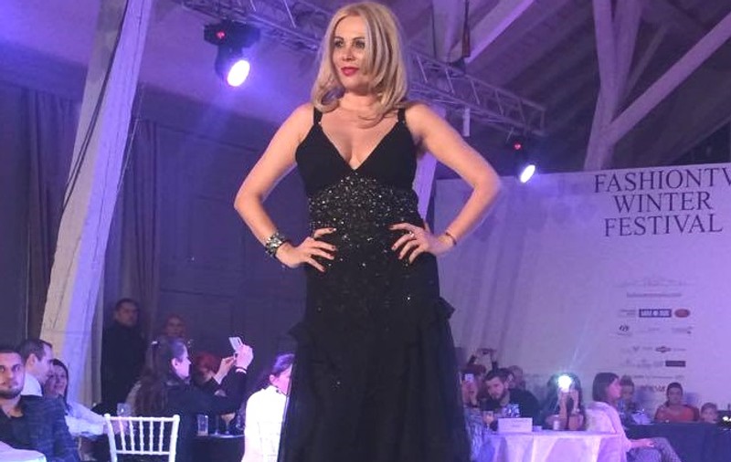 Dana Săvuică, DIN NOU PE PODIUM, la 45 de ani! Uite cum a defilat | FOTO