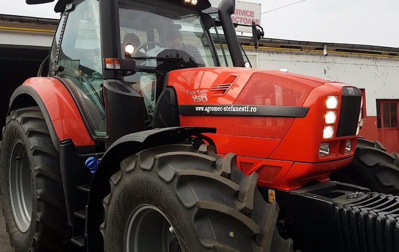 Fetiță de 5 ani strivită de un tractor condus de un băiat de 13 ani