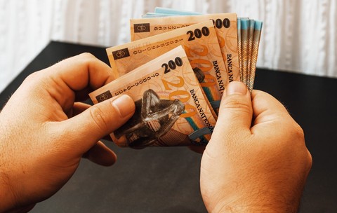 Plățile lunare pentru alocații, indemnizații și alte beneficii sociale vor începe în octombrie