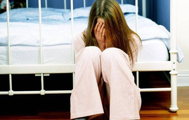 Un bărbat din Dâmbovița și-a violat fiica de numai 12 ani. Copila a fost abuzată sexual după ce mama ei a plecat în Italia