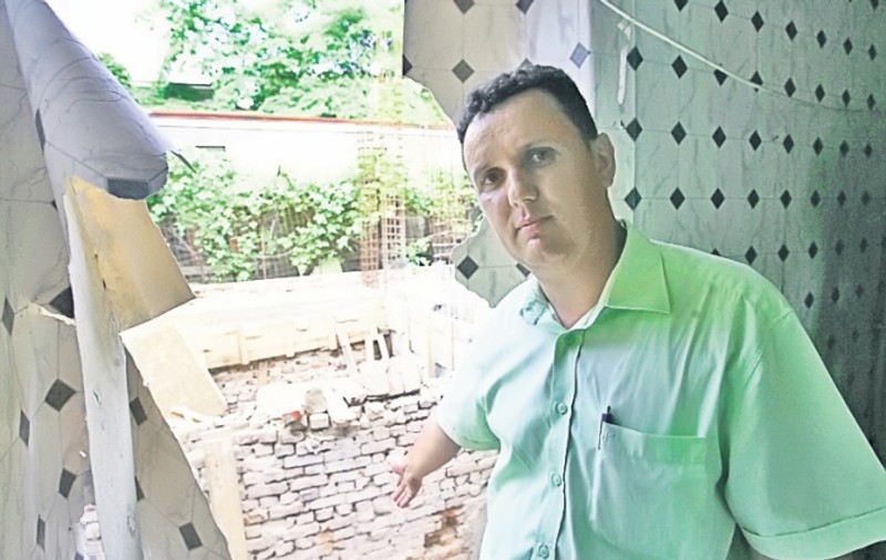 Vecinul casei din București al cărei zid s-a prăbușit peste șase muncitori: «Aici era peretele de la baia unchiului meu»