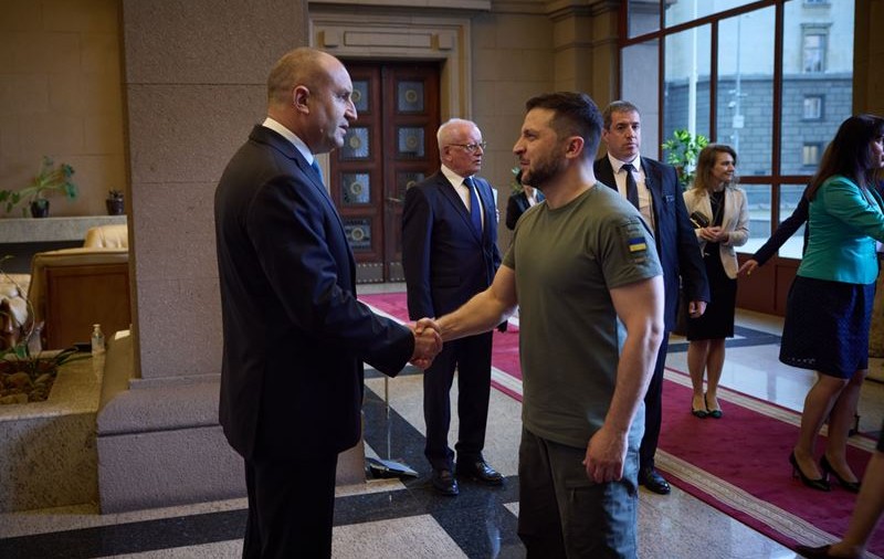 Zelenski, schimb de replici dure cu președintele Bulgariei: „Dacă tu ar trebui să fii în locul meu, ai spune: «Putin, te rog, ia teritoriul bulgar»?”
