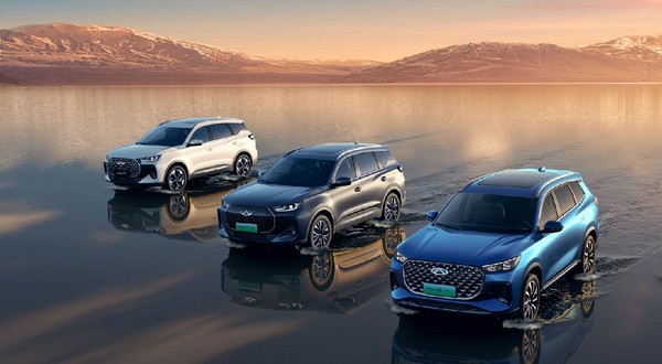 Mai multe mașini Chery Tiggo, o gamă de SUV-uri moderne, cu design premium și tehnologie avansată, disponibilă și în România