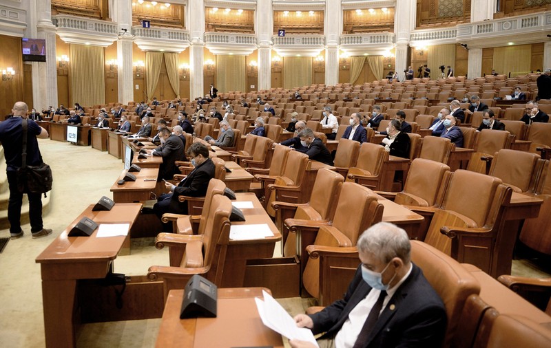 Liberalism și duhoarea legionară | Cum am ajuns să fiu amenințat, după cercetarea CV-urilor politicienilor: ”NU SCAPI… un apatrid, fără țară”