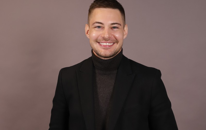 Coregraful Andrei Ștefan susține un proiect de suflet: casă pentru o mamă cu șase copii. Mesajul lui pentru Giving Tuesday: ”Să facem câte o faptă bună în fiecare zi!”
