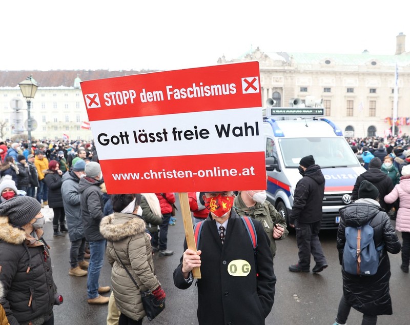 Peste 40.000 de austrieci au protestat la Viena față de vaccinarea obligatorie