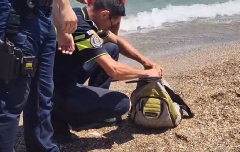 Un tânăr a murit înecat, în Eforie Sud. Martorii spun că ar fi intrat în mare cu rucsacul plin de nisip