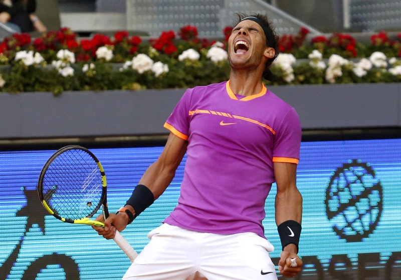 epa05955455 Spain's Rafael Nadal celebrates winning his second round match against Italy's Fabio Fognini at the Mutua Madrid Open tennis tournament, in Madrid, Spain, 10 May 2017. EPA/KIKO HUESCA
