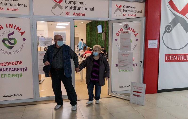 Numărul de vaccinări, în ușoară scădere, dar în continuare ridicat, după două zile cu recorduri