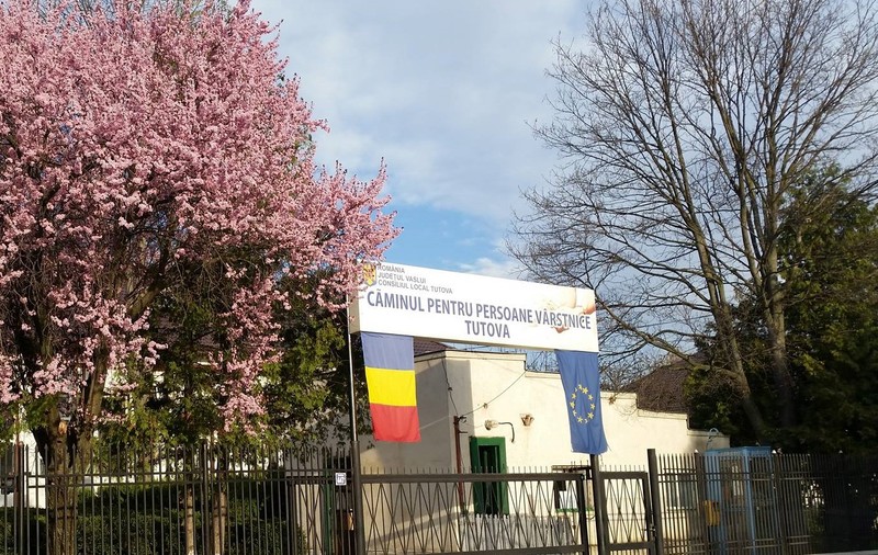 Primul deces de coronavirus într-un cămin de bătrâni din judeţul Vaslui. Un bărbat de 82 de ani a murit în aceeaşi zi în care a fost diagnosticat