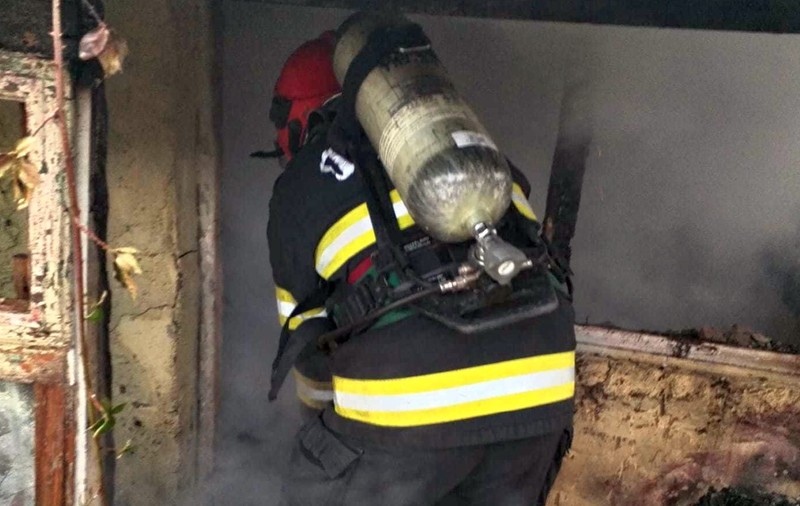 O persoană a murit la Craiova, în urma unui incendiu care a cuprins o casă