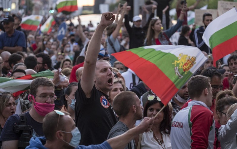 O lună de manifestații anticorupție care au zguduit Bulgaria: principalele partide rămân fără sprijin, dar nimeni nu știe cine ar trebui să le înlocuiască