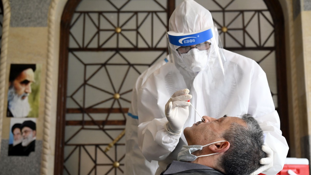 Avertismentul unui expert: virusul va infecta circa 70 de procente din populație dacă nu se descoperă un vaccin