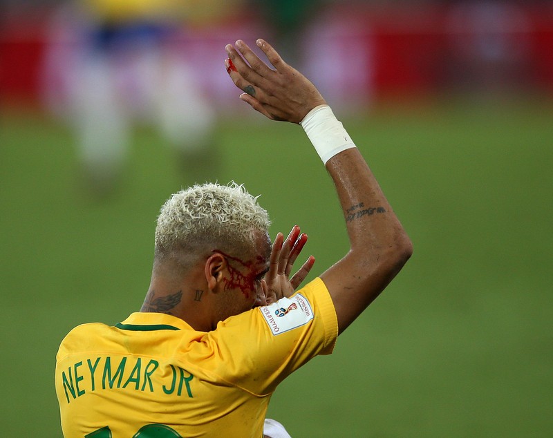 Neymar a plătit cu sânge golul 300. Un bolivian i-a spart fața starului Barcelonei cu un procedeu de MMA / GALERIE FOTO&VIDEO