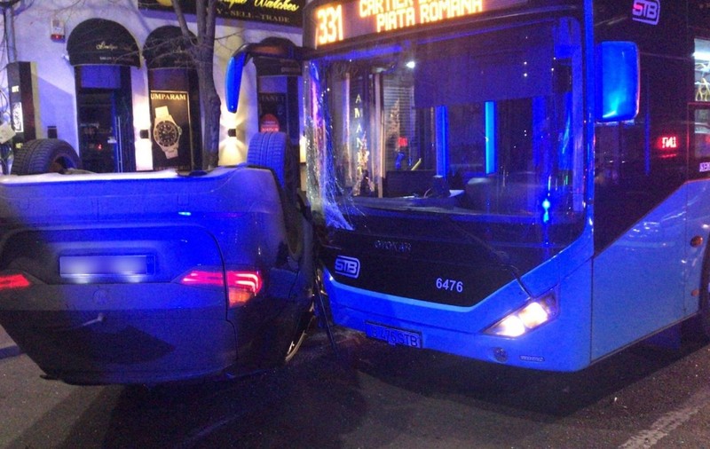 Carambol în București, cu două mașini si un autobuz STB. Trei persoane, între care un copil de 9 ani, au fost rănite