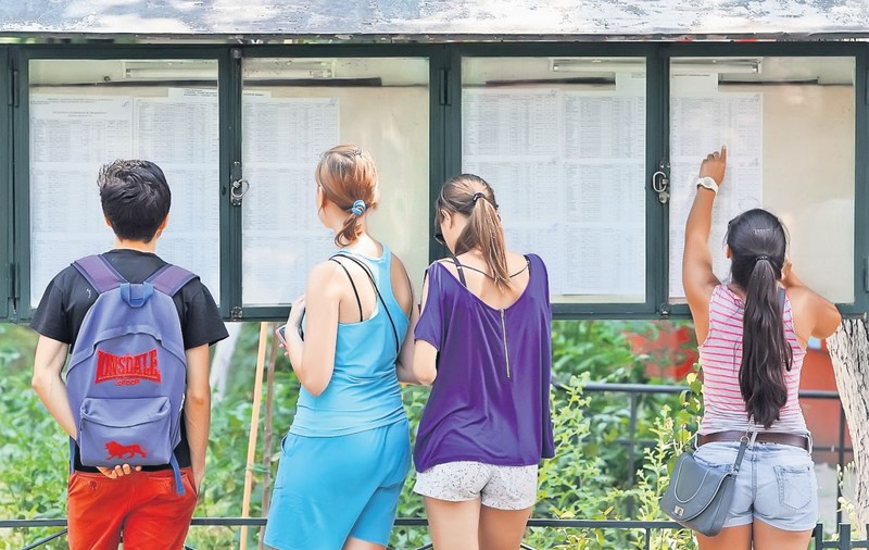 Fiecare cu bacalaureatul lui | Ministerul Educaţiei vrea examen special pentru cei care trec greu «examenul maturităţii»
