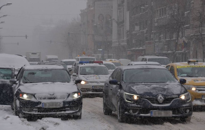 Amendă pentru șoferii care nu au cauciucuri de iarnă în 2025. Sancțiunile depășesc 4.000 de lei