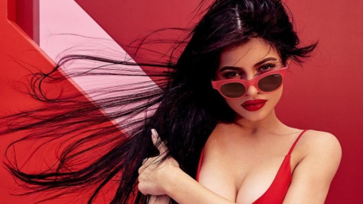 Kylie Jenner a împodobit un brad de 6 metri