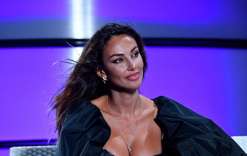Mădălina Ghenea, incident pe aeroport. Susține că a fost amenințată de un angajat la unei companii aeriene: „Plângeam, iar el ne râdea în față”