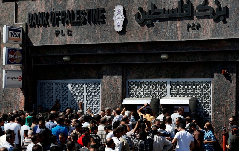 Spargeri spectaculoase la seifurile de bănci din Gaza. 66 de milioane de euro au fost sustrase luna trecută