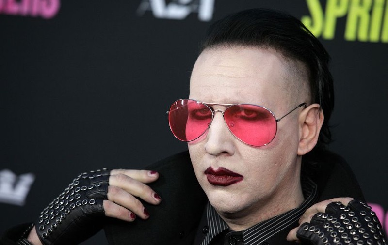 E DE ÎNŢELES DE CE SE MACHIAZĂ! Uite cum arată FĂRĂ FARD MARILYN MANSON! E DE NERECUNOSCUT 