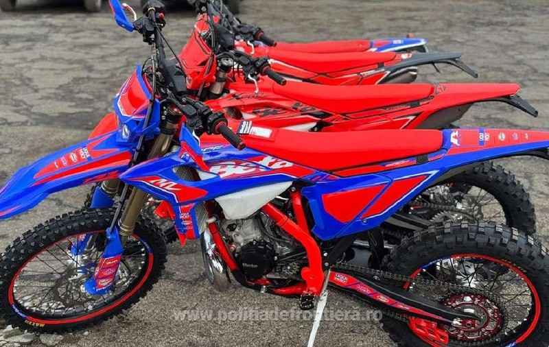Un șofer român de 27 de ani transporta pe A1 Deva - Nădlac patru motociclete, în valoare de 30.000 de euro, căutate de polițiștii din Cehia