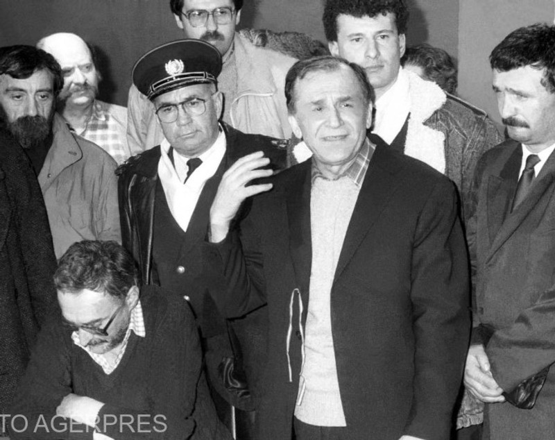 Cine a fost Ion Iliescu, primul președinte după Revoluția din 1989. A studiat la Moscova, l-a răsturnat pe Ceaușescu și a scăpat de Dosarele Revoluției și Mineriadei