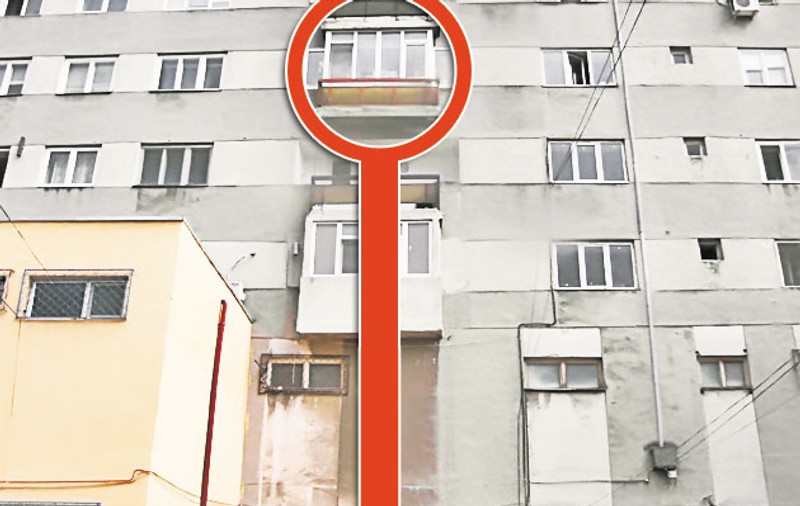 Şi-a scăpat fiica de la balcon