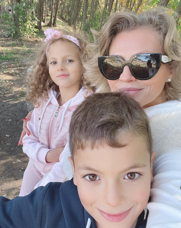 Mirela Vaida, revoltată din cauza prețurilor la biletele de avion. Cât trebuia să plătească până la Paris: „Asta e.. stăm acasă!”