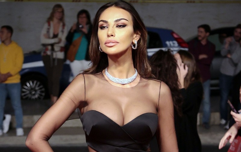 Imagini cu Mădălina Ghenea pe plajele din Miami. Fanii au reacționat: „Ești cea mai sexy româncă!”
