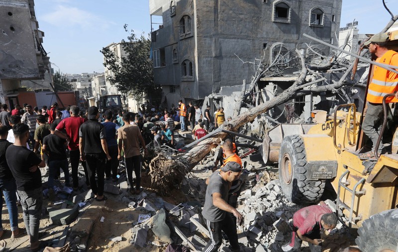 Un important ziarist român consideră că realizatorii TV care discută despre războiul Israel-Hamas ar trebui să spună ce origine au
