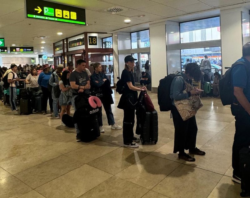 „Este haos!” O româncă blocată pe aeroportul din Madrid din cauza penei de curent povestește momentele de panică. Toate zborurile, anulate