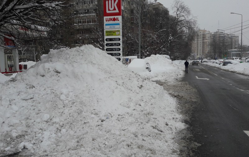 Peste 700 de tone de tone de zăpadă ridicate din Sectorul 6