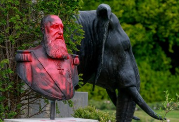 Statuia lui Leopold II, din parcul Africa Museum, Tervuren, Belgia, a fost, de asemenea, vandalizată | Foto: EPA