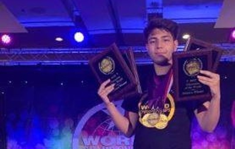 Un clarinetist a făcut furori în America, la World Championship of Performing Arts. Puștiul s-a-ntors acasă cu cinci medalii de aur!