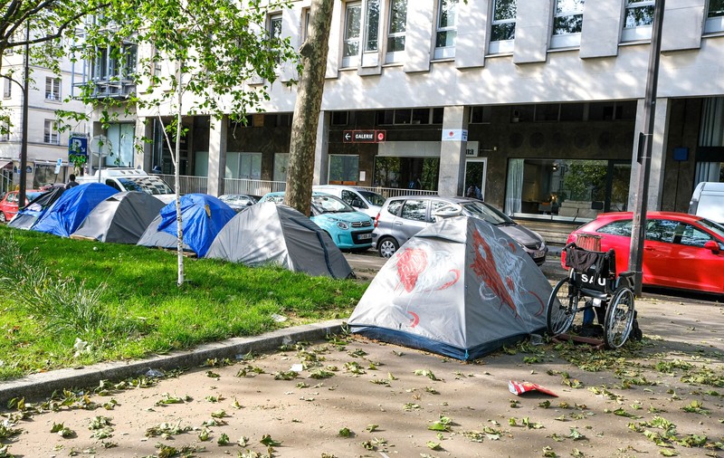 Mii de persoane fără adăpost, evacuate din Paris în cadrul „curățeniei sociale” dinaintea Jocurilor Olimpice