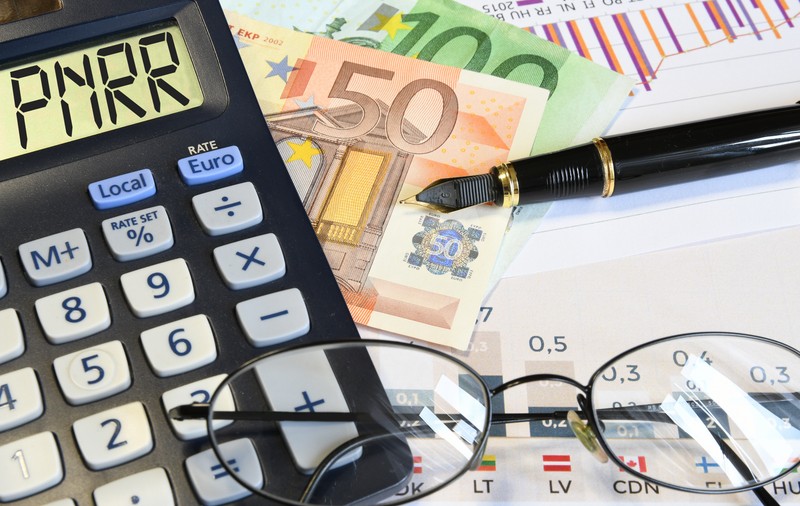 (P) Ce putea face Guvernul în loc să crească taxele pentru angajați și firme