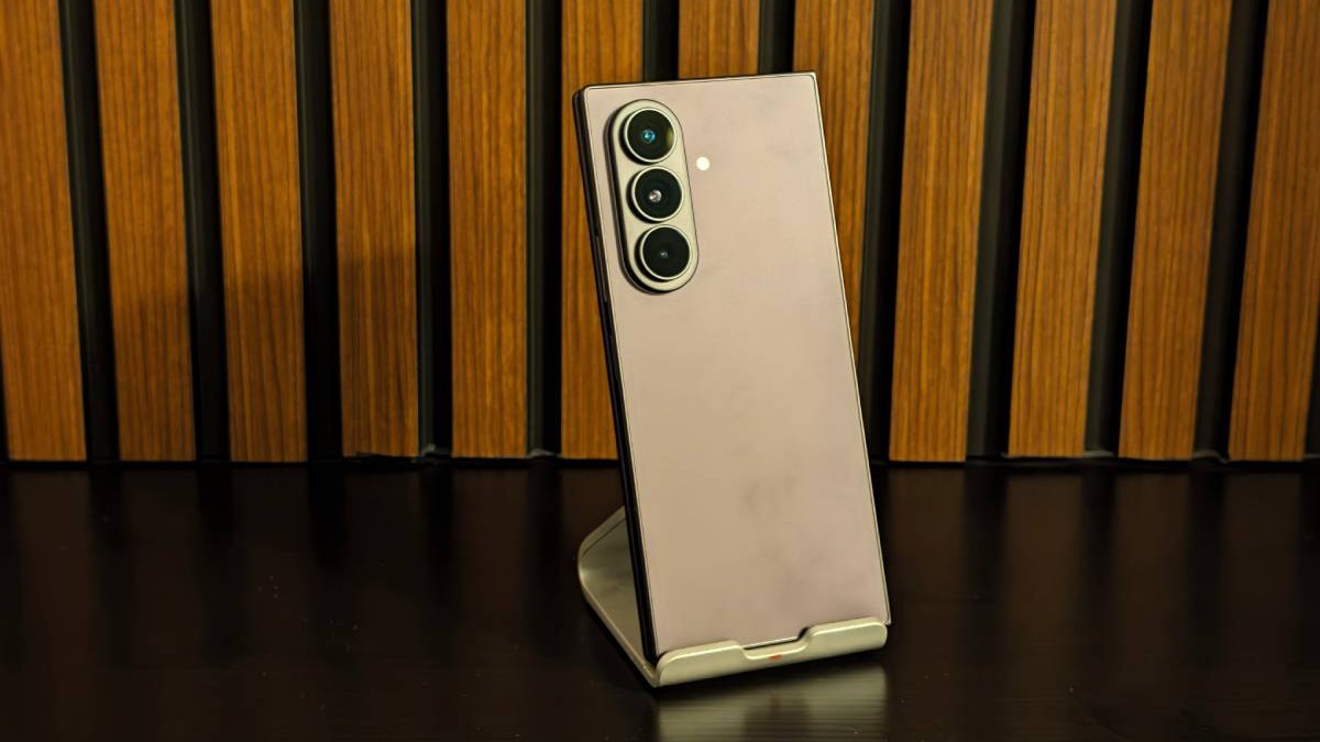 Spatele lui Samsung Galaxy Z Fold8 Ultra.