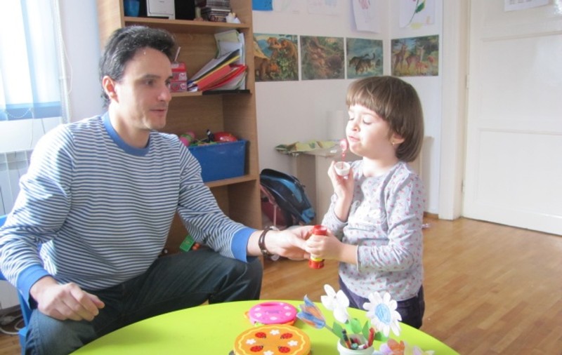 Mondenul Angel Popescu susţine cauza copiilor cu autism