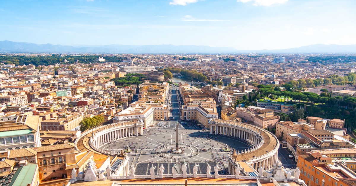 Curiozități despre Vatican - Imagine cu Piaţa Sfântul Petru de la Vatican. Vedere de pe Basilica Sf. Petru.
