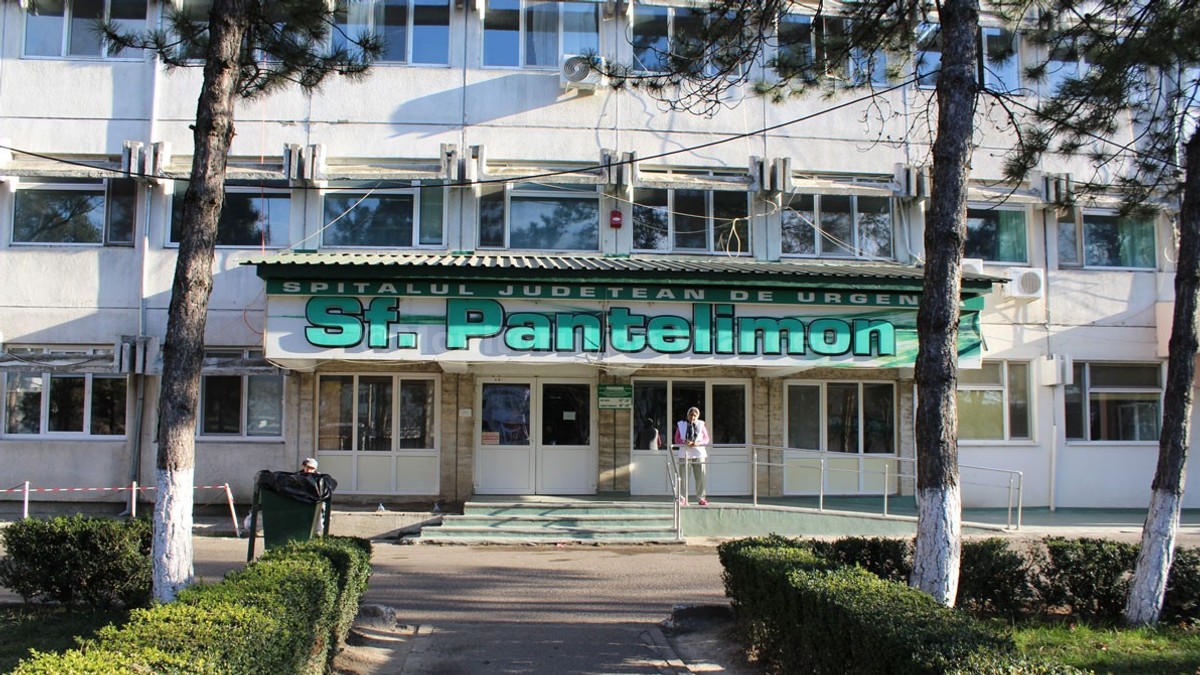 Un pacient de la Secția de Psihiatrie a Spitalului Județean Vrancea a atacat mai multe cadre medicale